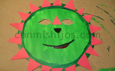 Máscara de dinosaurio. Manualidad de Carnaval para niños