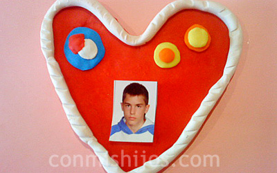 Manualidades infantiles. Medallón de corazón. Paso 5