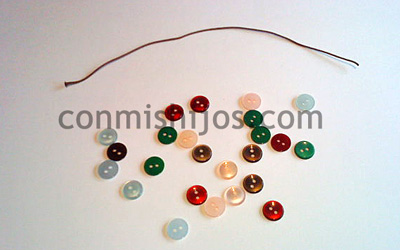 Manualidad infantil. Pulsera de botones 2