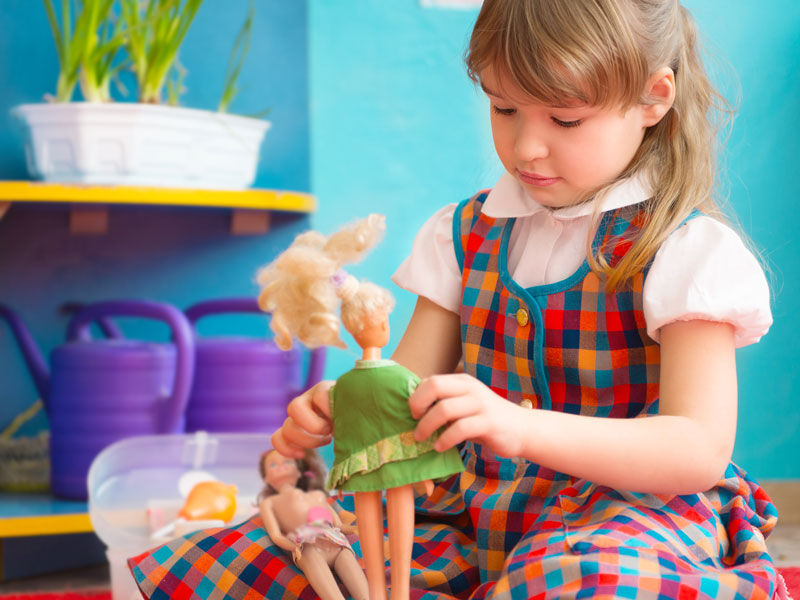 Mattel revela los beneficios del juego con muñecas para los niños, según la