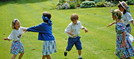 La gallinita ciega. Juegos populares para niños