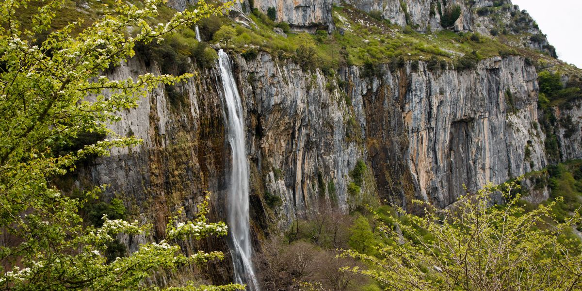 Nacimiento del río Asón Nacimiento del río Asón