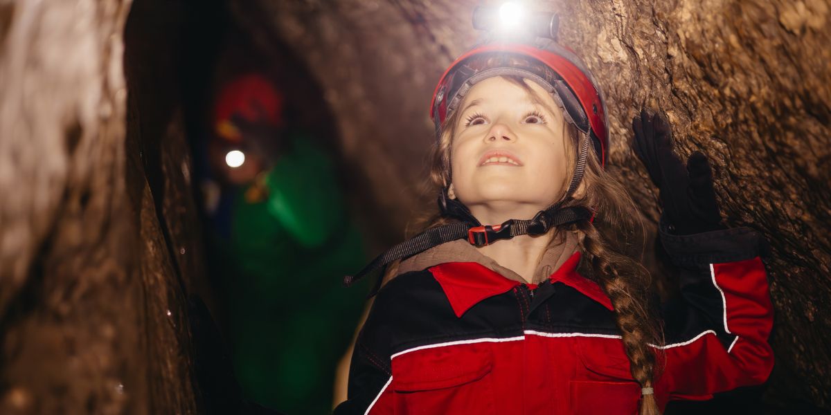 Ruta con niños en las Cuevas del Águila