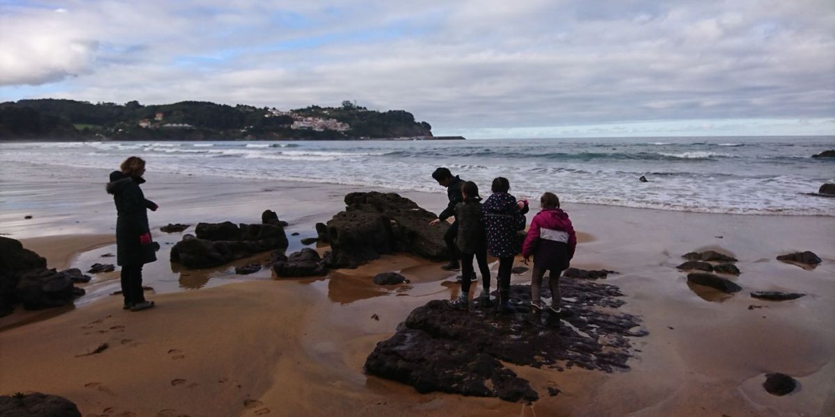 ruta con niños por las huellas de los dinosaurios