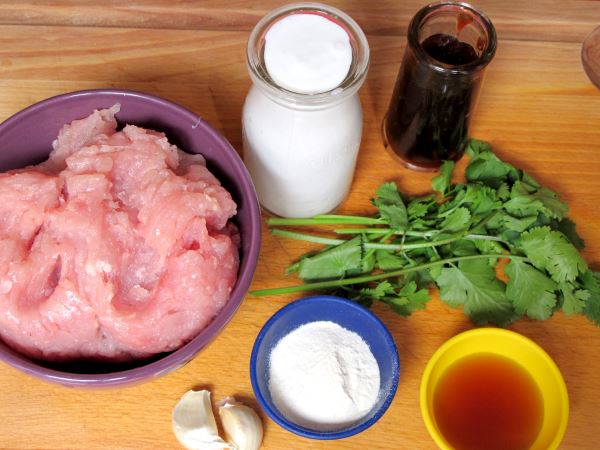 Receta infantil de albondigas de pollo a la tailandesa paso 1