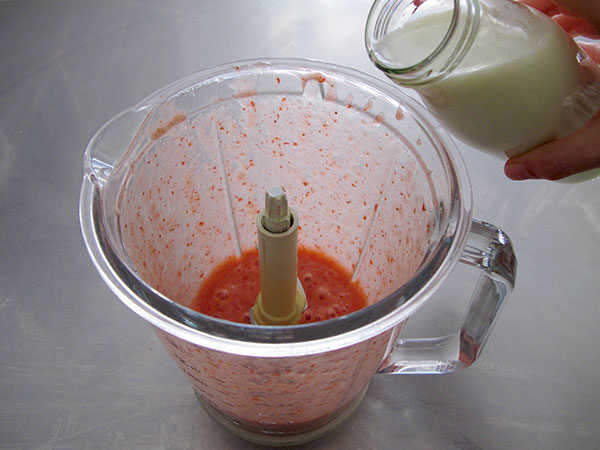 Receta infantil de batido de plátano y fresas paso 8