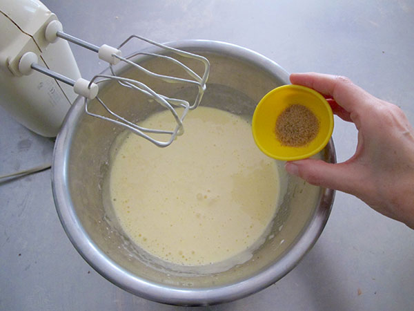 Receta infantil de biscocho amarmolado paso 5