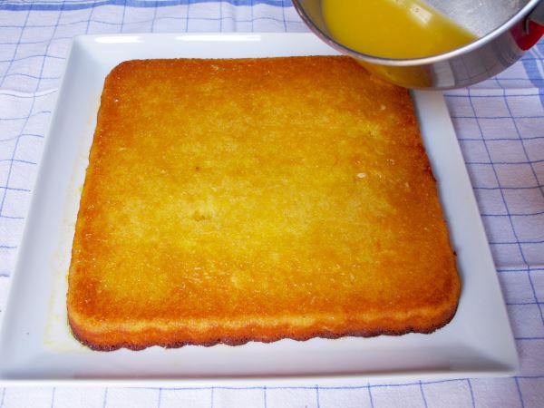 Receta infantil de bizcocho borracho de naranja sin alcohol paso 7