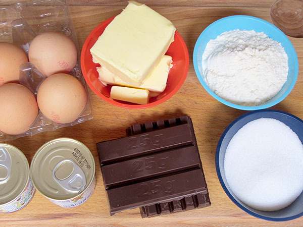 Receta infantil de bocaditos de chocolate y castañas para Navidad paso 1