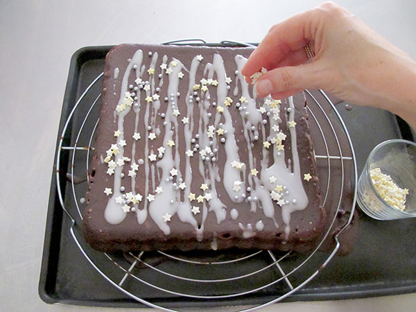 Receta infantil de bocaditos de chocolate y castañas para Navidad paso 14