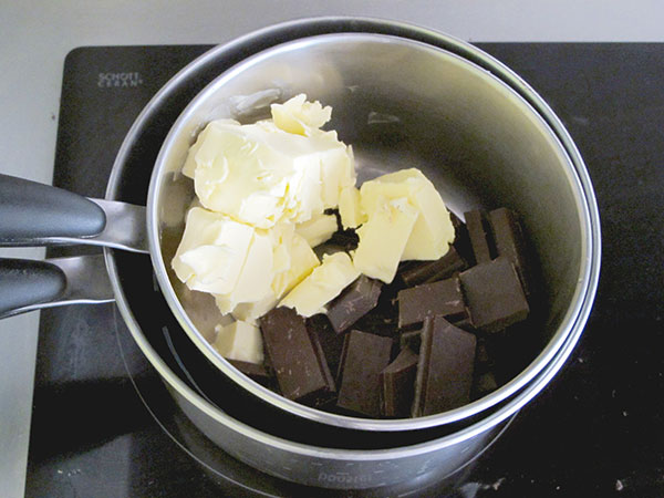 Receta infantil de bocaditos de chocolate y castañas para Navidad paso 2