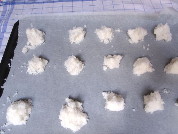 Receta infantil de bolitas de coco paso 4