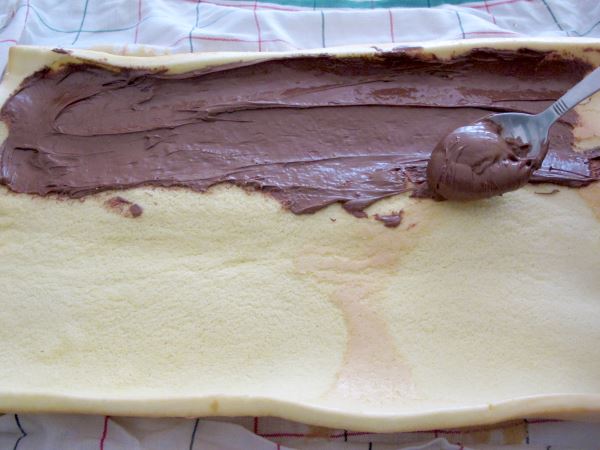 Receta de brazo gitano con crema de chocolate paso 10