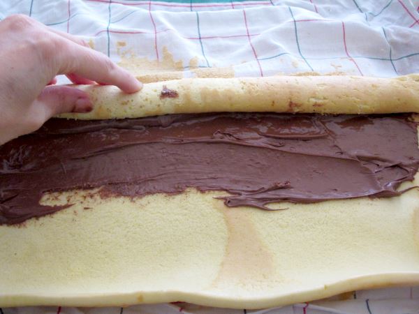 Receta de brazo gitano con crema de chocolate paso 11