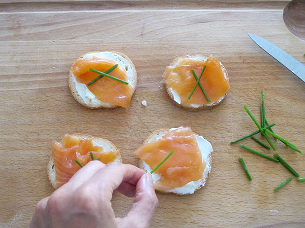 Receta infantil de canapés especial cumpleaños paso 11