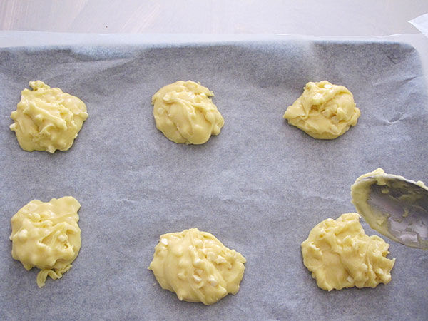 Receta infantil de cookies de chocolate blanco paso 10