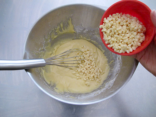 Receta infantil de cookies de chocolate blanco paso 9