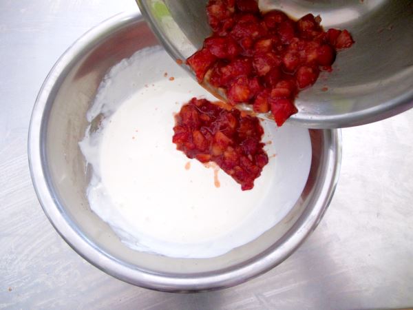 Receta infantil de crema de fresas con miel paso 5