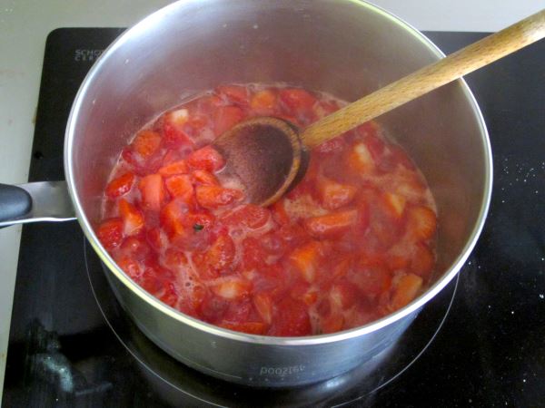 Receta infantil de crema de fresas y vainilla paso 3