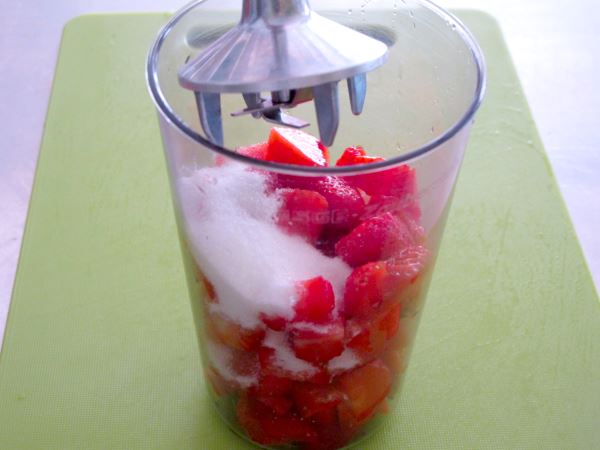 Receta infantil de crema de fresas y vainilla paso 4