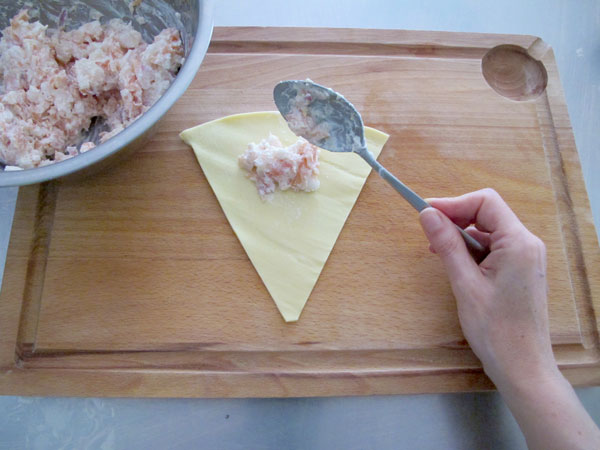 Receta infantil de cruasanes de salmón y gambas paso 7