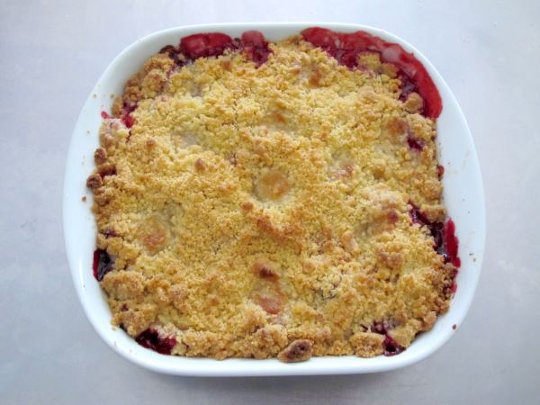 Receta de crumble de frutos rojos y chocolate blanco paso 10