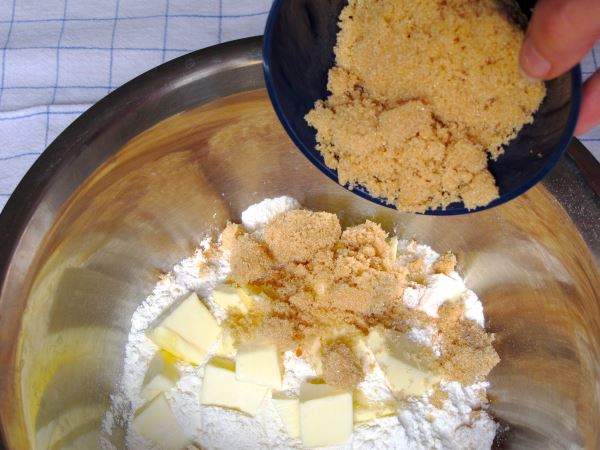 Receta infantil de crumble de manzanas paso 3