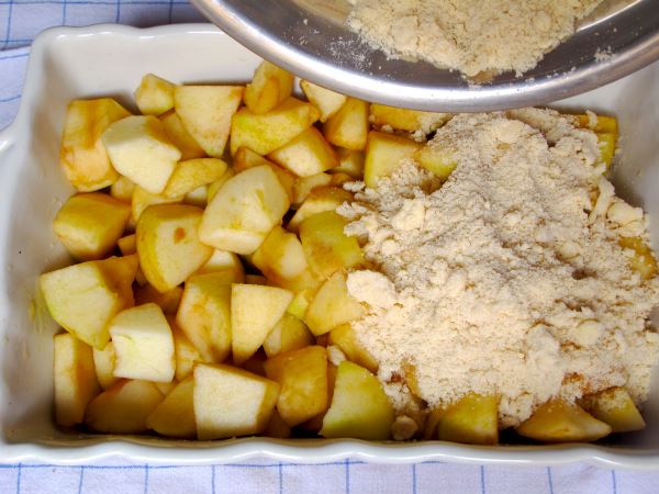 Receta infantil de crumble de manzanas paso 5