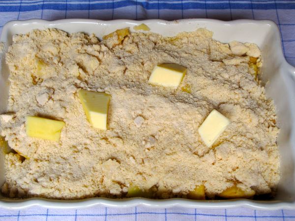 Receta infantil de crumble de manzanas paso 6