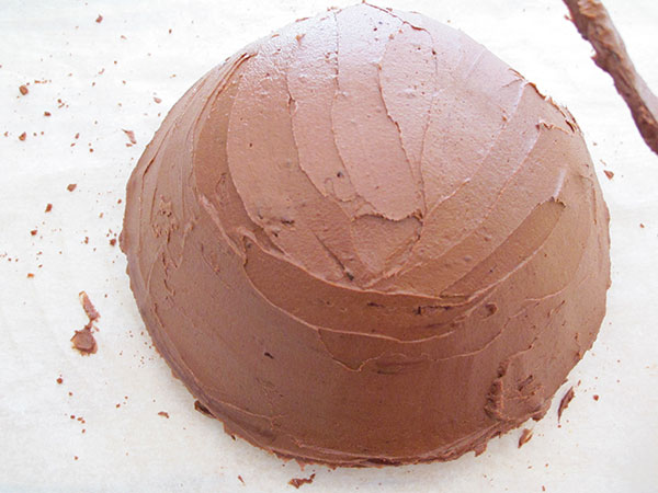 Receta infantil de cúpula de chocolate llena de sorpresas paso 17