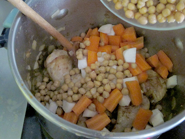 Receta infantil de cuscús casero con pollo y verduras paso 10
