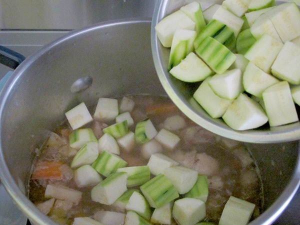 Receta infantil de cuscús casero con pollo y verduras paso 12