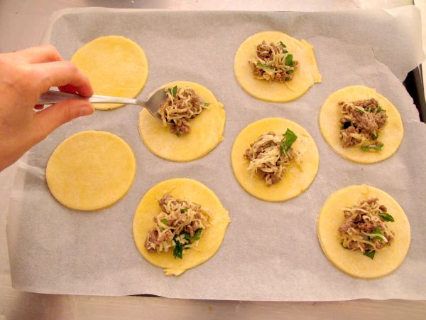 Receta infantil de empanadillas de carne paso 10