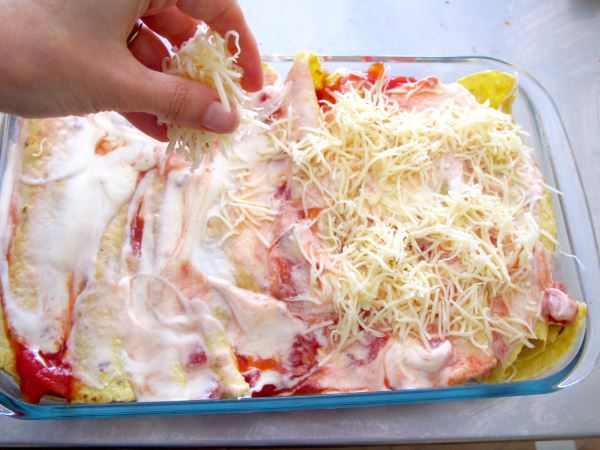 Receta infantil de enchilada de pollo paso 11