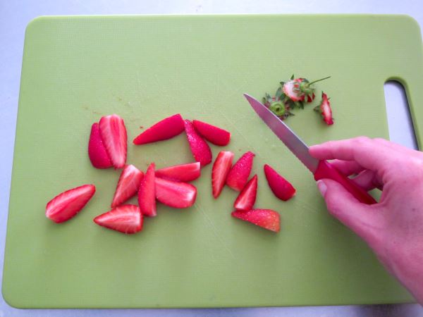 Receta infantil de ensalada de frutas de primavera paso 2