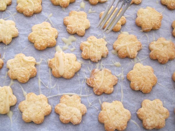 Receta infantil de galletas con tres chocolates paso 6