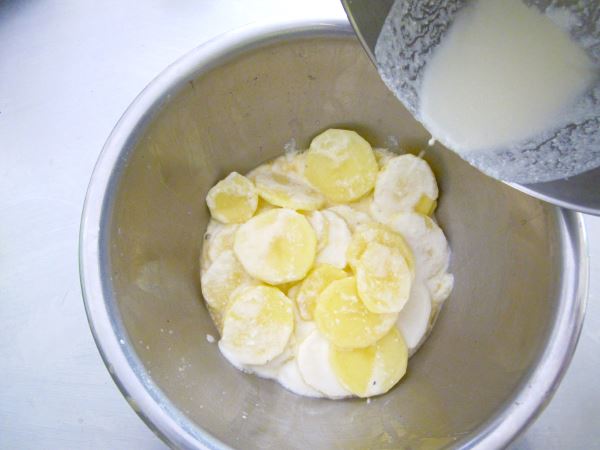 Receta infantil de gratinado de patatas Dauphinois paso 5