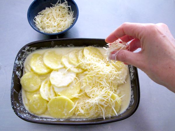 Receta infantil de gratinado de patatas Dauphinois paso 7