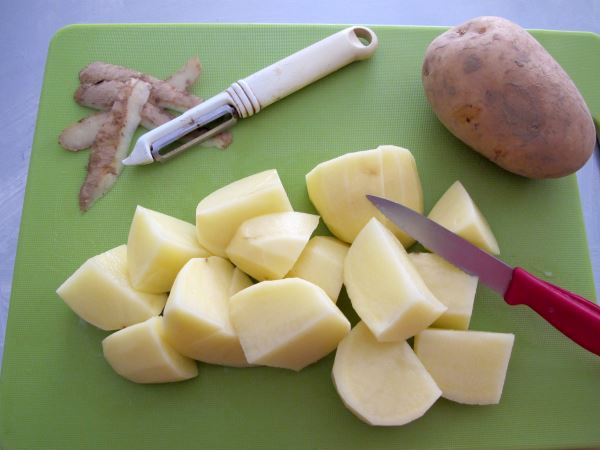 Receta infantil de gratinado de patatas con parmesano paso 2