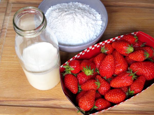 Receta infantil de helado de fresa paso 1