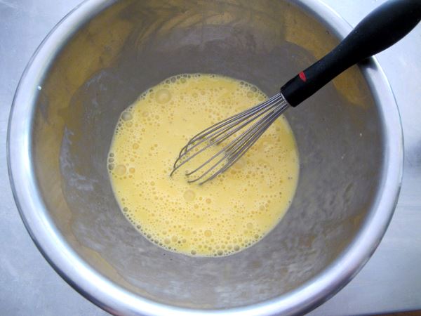 Receta infantil de huevos revueltos paso 3