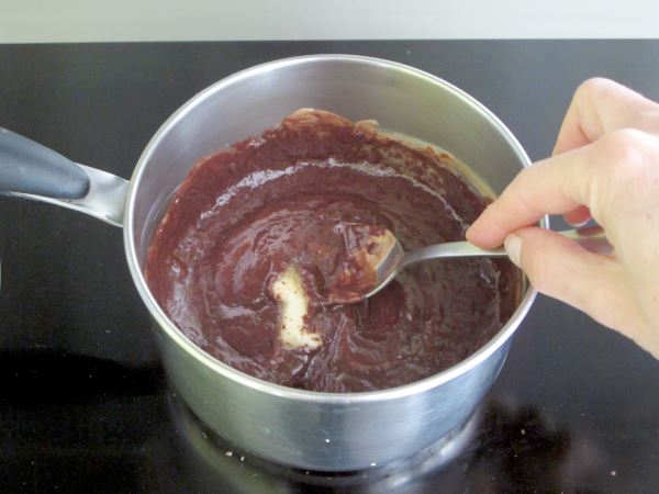 Receta infantil de macarrón de chocolate paso 3