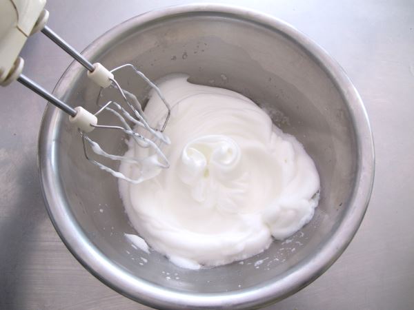 Receta infantil de merengue paso 2