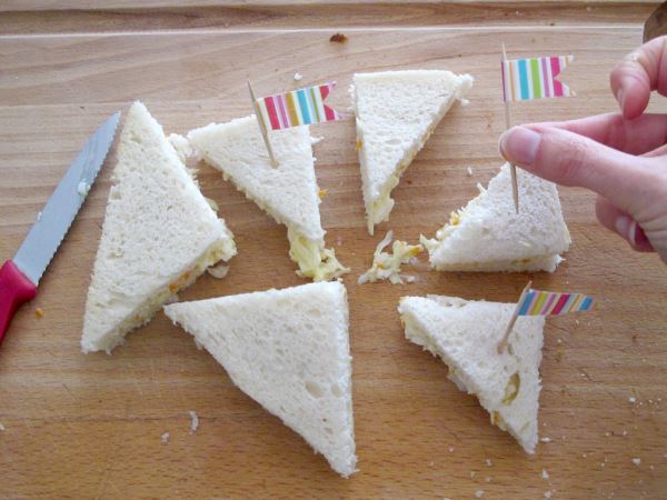 Receta infantil de mini sándwiches especial cumpleaños paso 9
