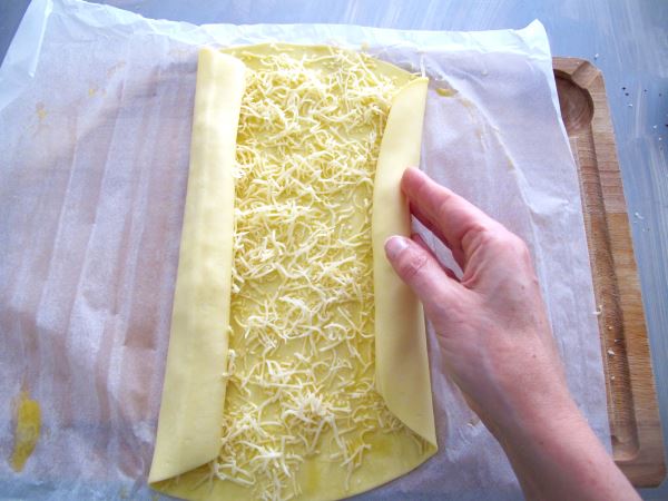 Receta infantil de palmeras de queso gruyere paso 4
