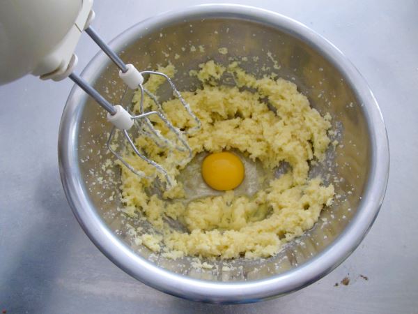 Receta infantil de tarta con forma de castillo paso 3