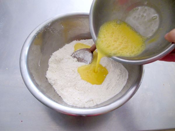 Receta infantli de pastelitos rellenos de moras y limón paso 5
