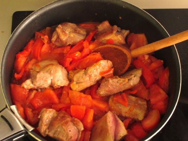 Receta infantil de pavo salteado con tomate paso 5