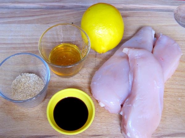 Receta infantil de pollo con limón y miel paso 1