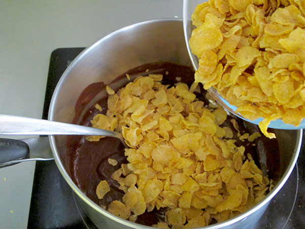 Receta infantil de rosas de arena del desierto de chocolate paso 4